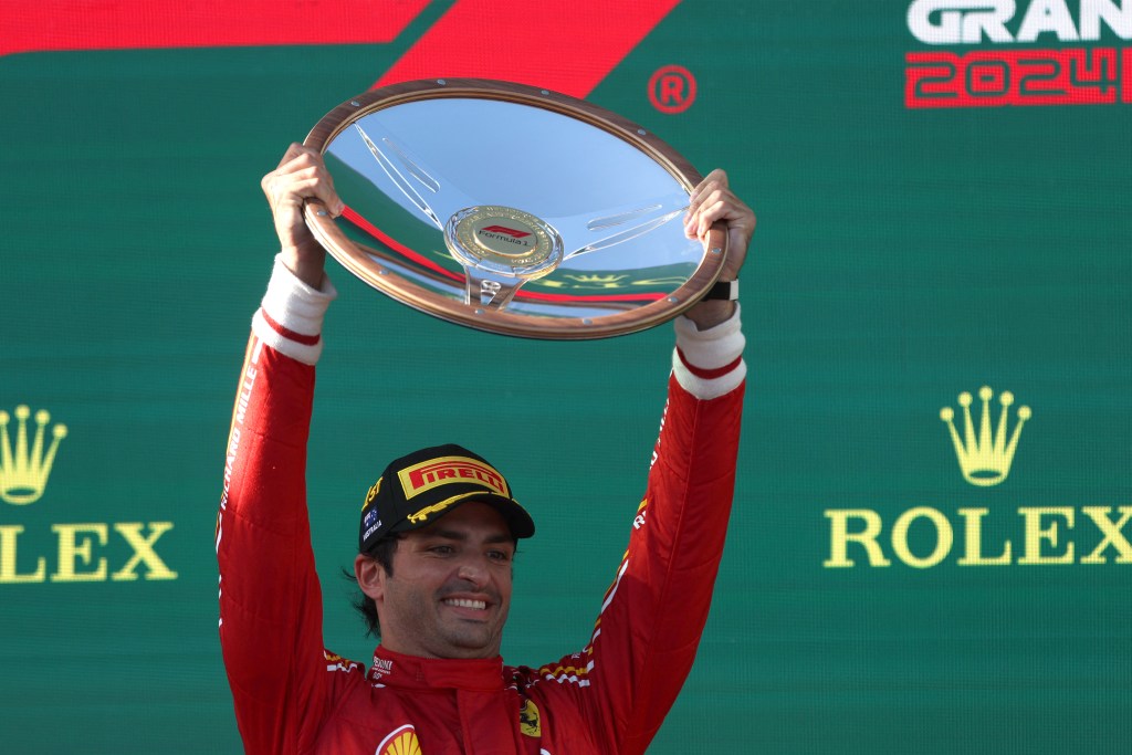 Sainz destaca el “duro trabajo” para su regreso y dice estar “orgulloso” tras ganar en Australia