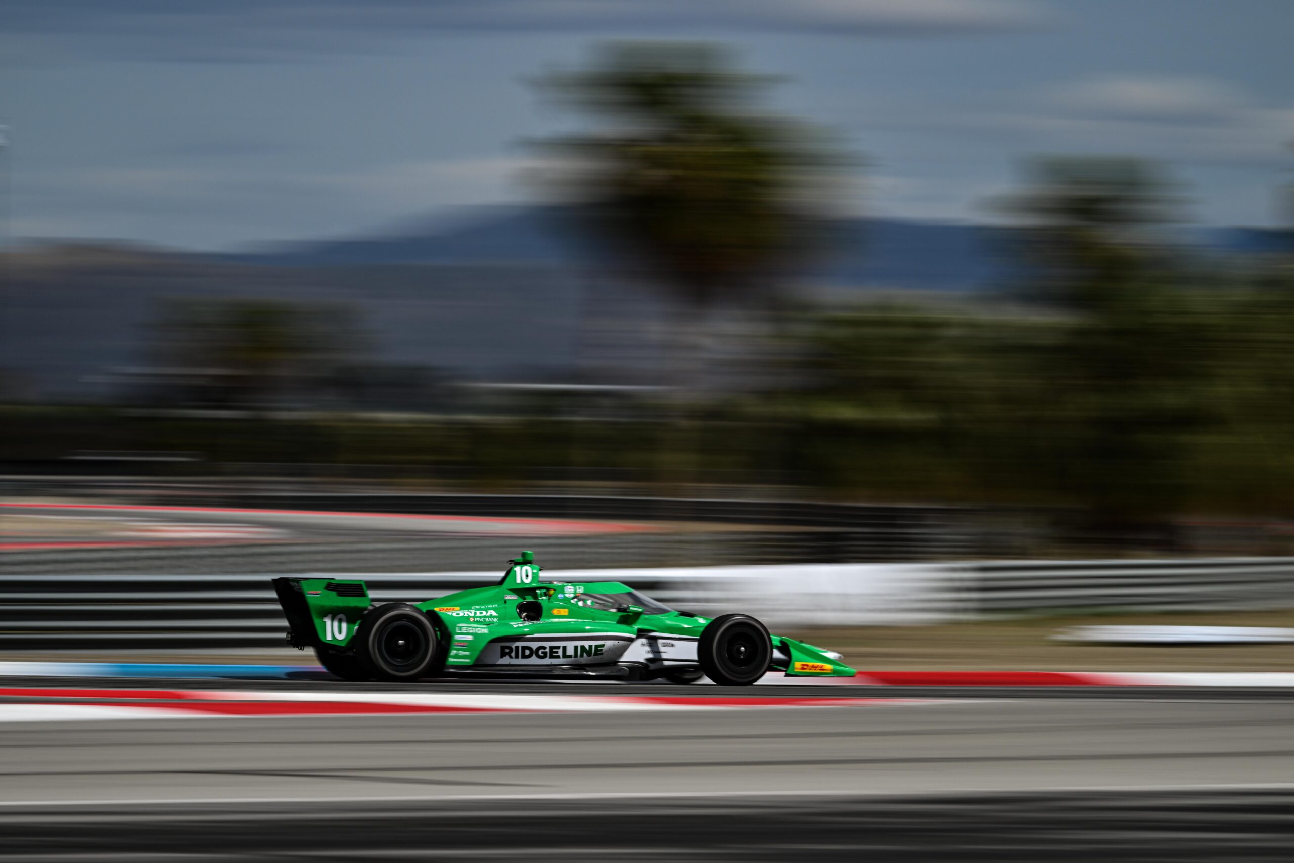 Palou se impone en Thermal Club en IndyCar de punta a punta; Canapino 10°