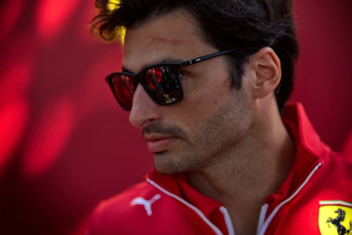 Red Bull ignora presión de Audi por Sainz y atrasa definición de dupla de pilotos de 2025