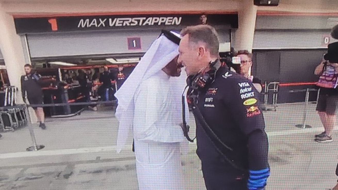 Horner y Sulayem conversaron y se saludaron durante la FP3 del GP de Bahrein de F1