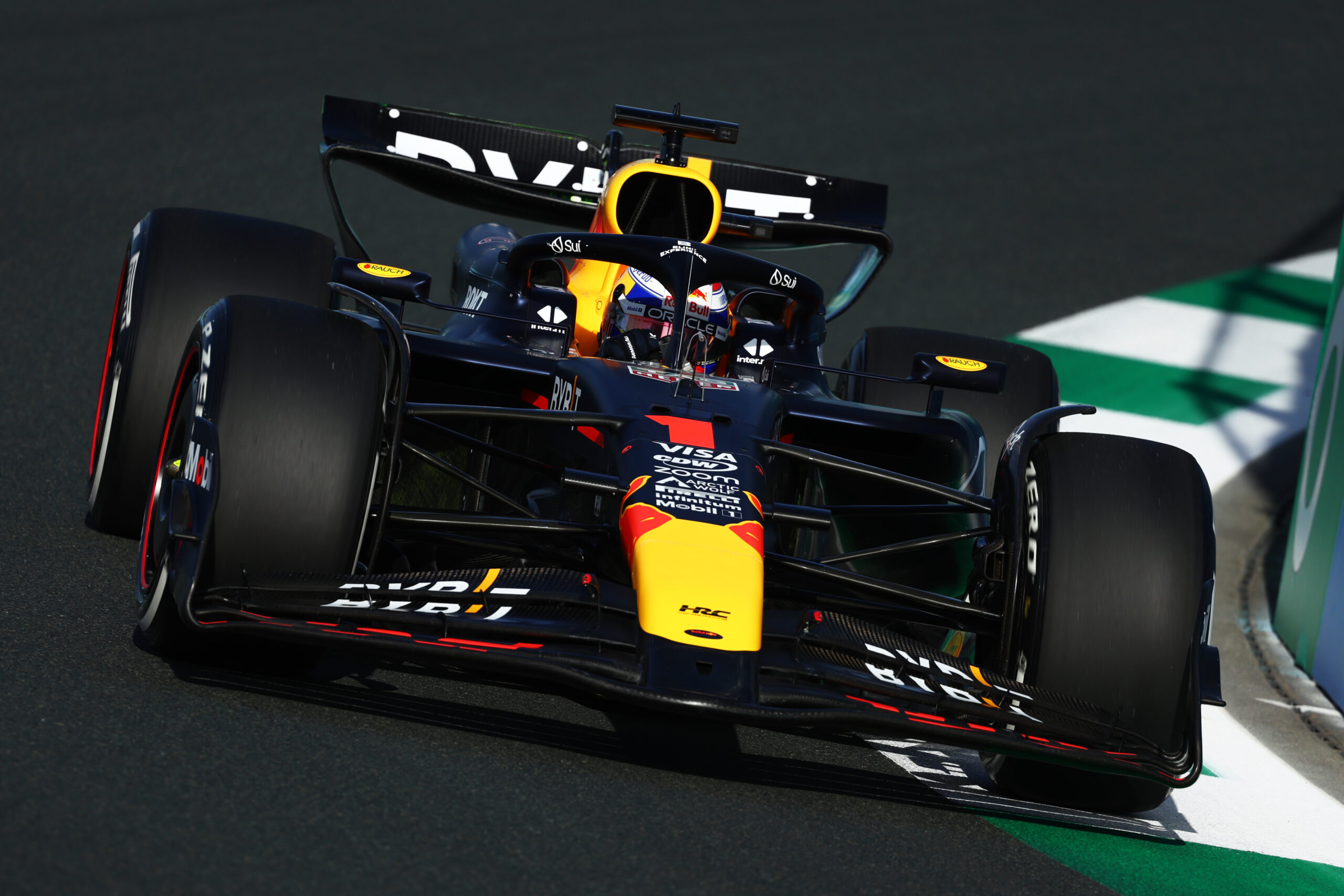 Verstappen lidera primer entrenamiento del GP de Arabia Saudita; Alonso es 2°
