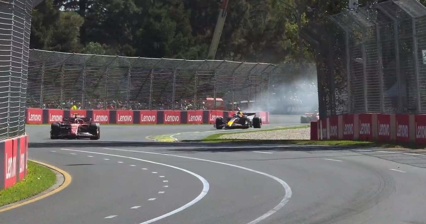 Verstappen abandona GP de Australia por incendio en primera rotura en dos años