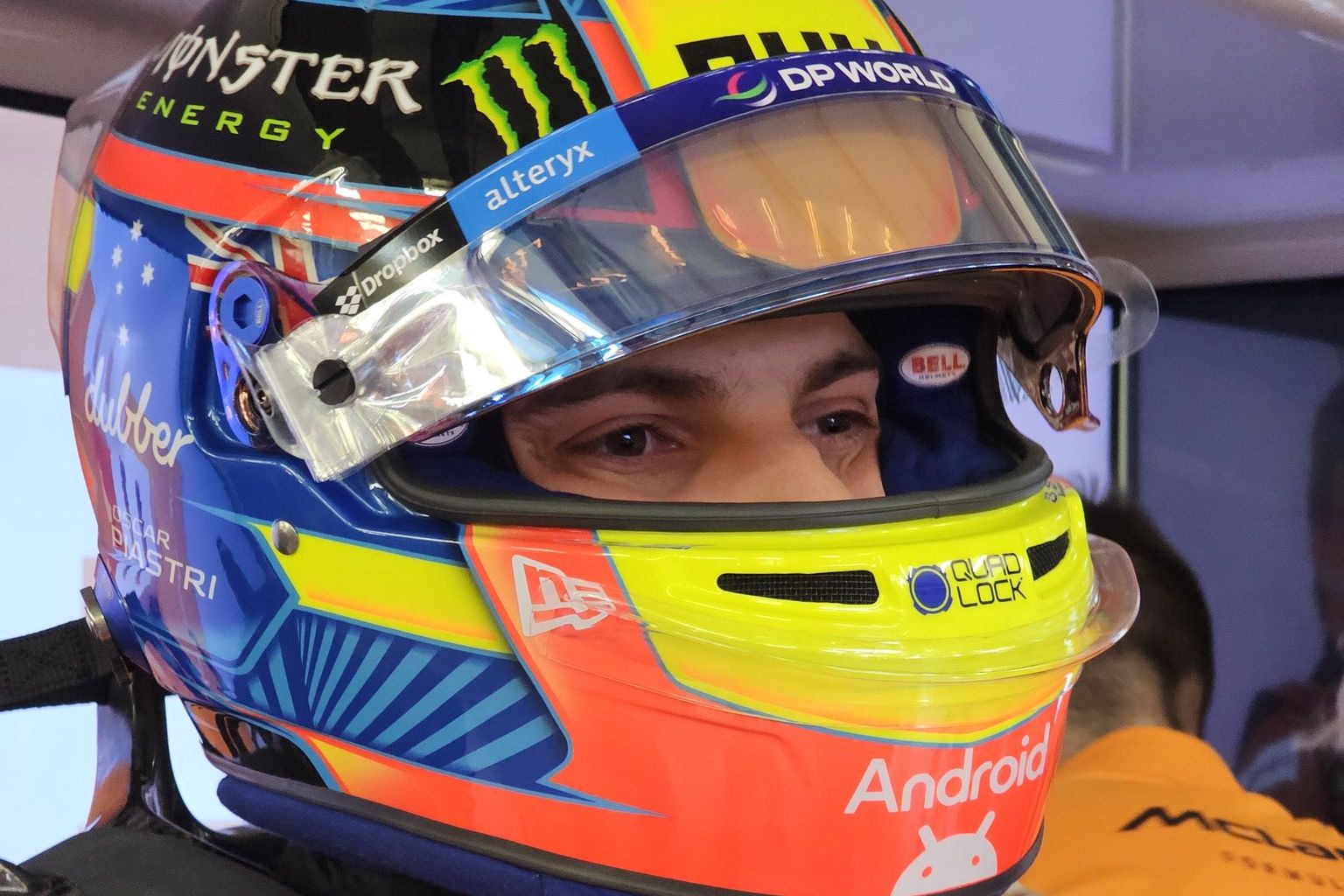 Piastri admite dia “complicado”, mas vê Red Bull e Ferrari “não tão rápidas” no Bahrein