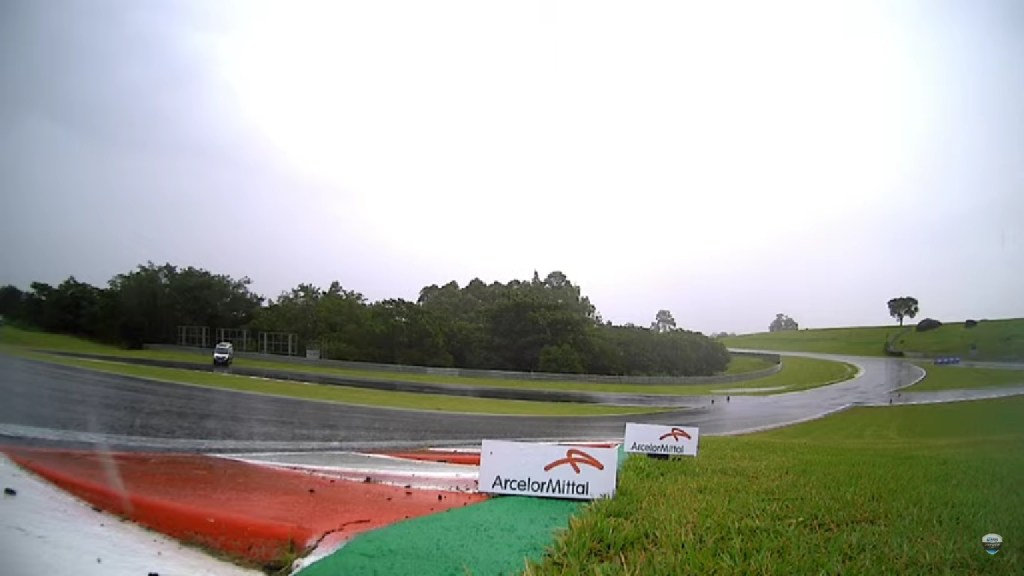 Stock Car atrasa largada por conta de fortes chuvas no Autódromo do Velocittà