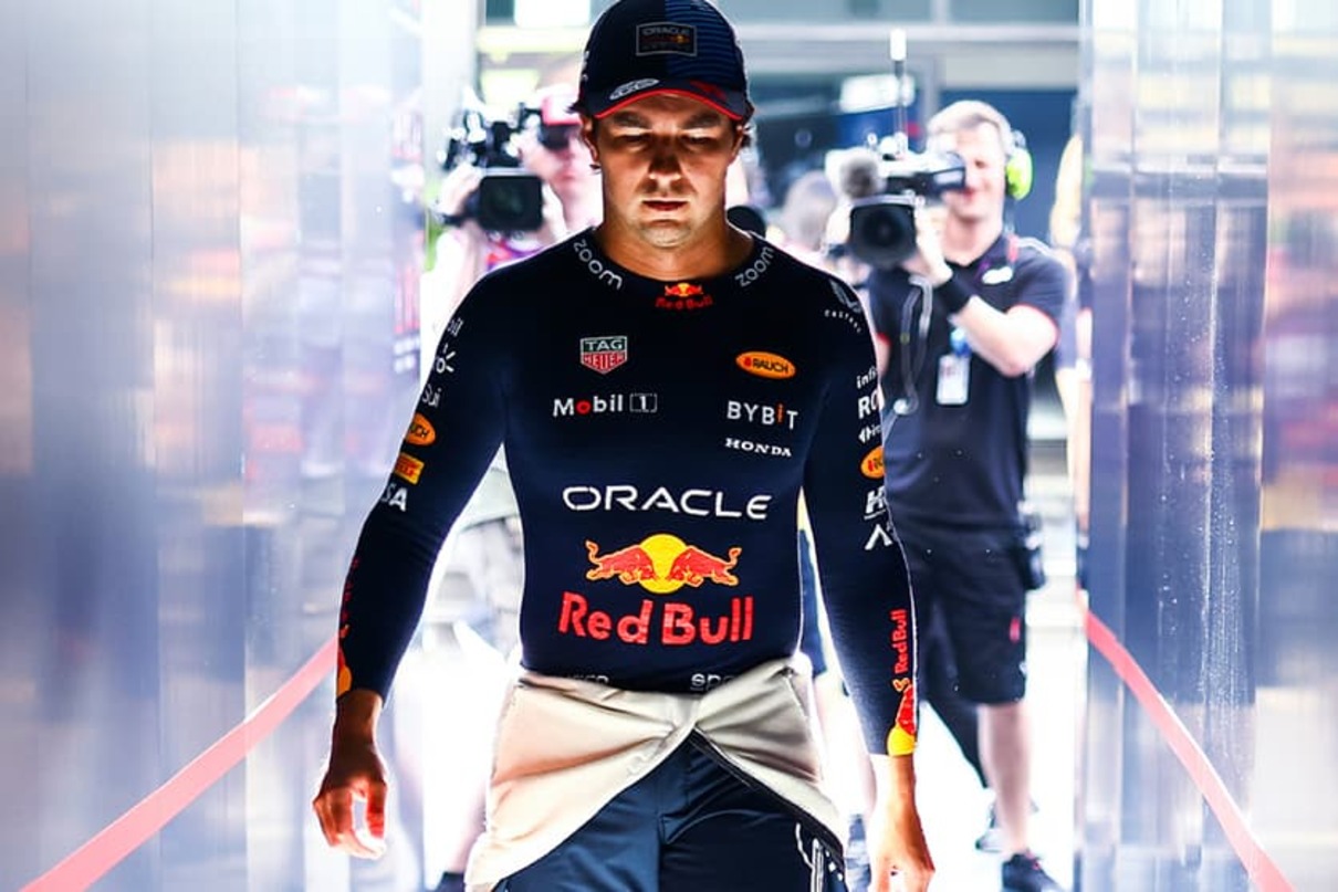 Pérez reconoce que posible salida de Verstappen sería un gran “golpe” para Red Bull