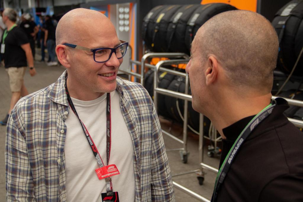 Villeneuve pone en duda interés de Mercedes por Verstappen: “Lo hace para irritar a Red Bull”
