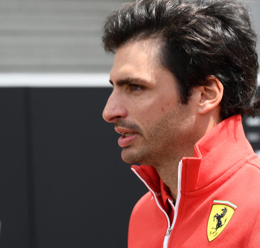 Sainz continúa negociaciones por un asiento para F1 2025: ”El tiempo se agota”