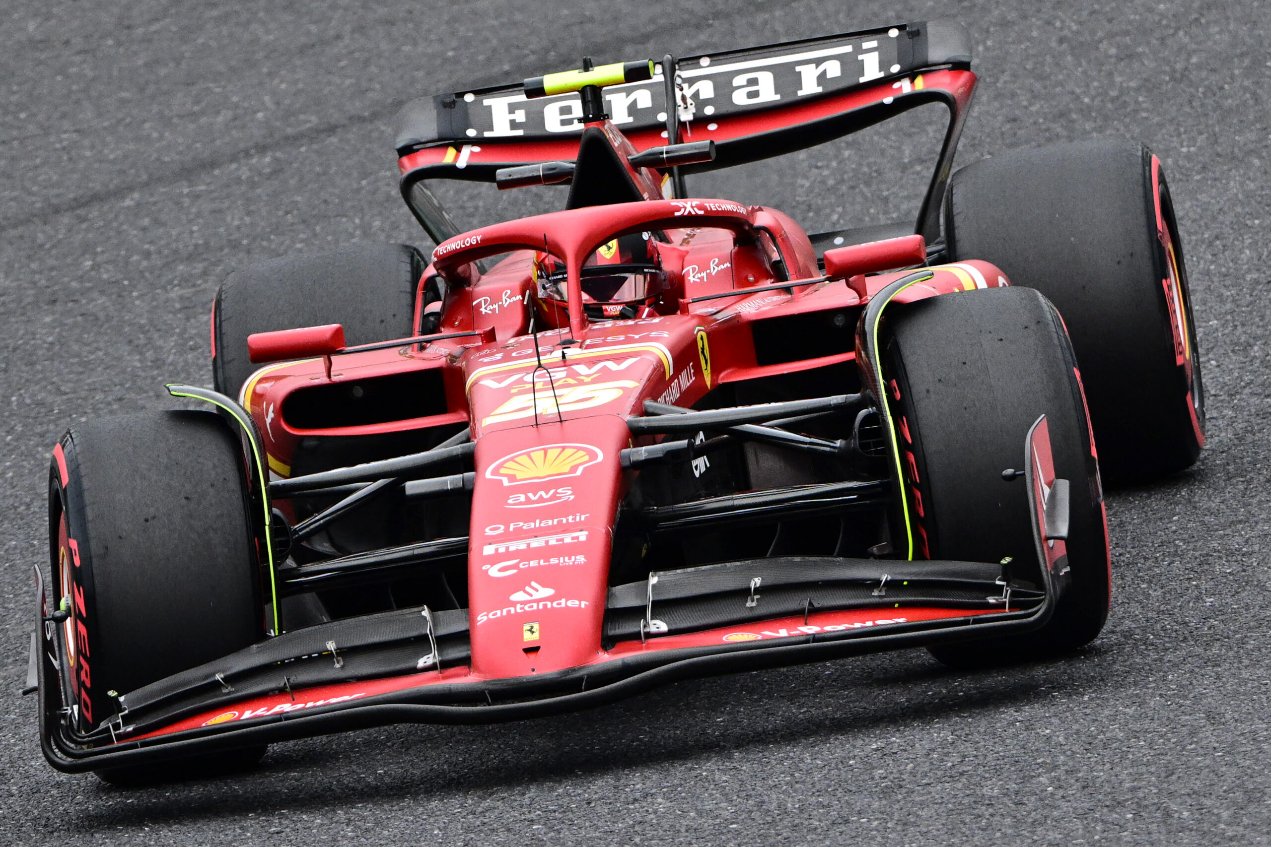 Sainz lamenta lluvia en Japón y espera la FP3 para ”definir ajustes de clasificación”