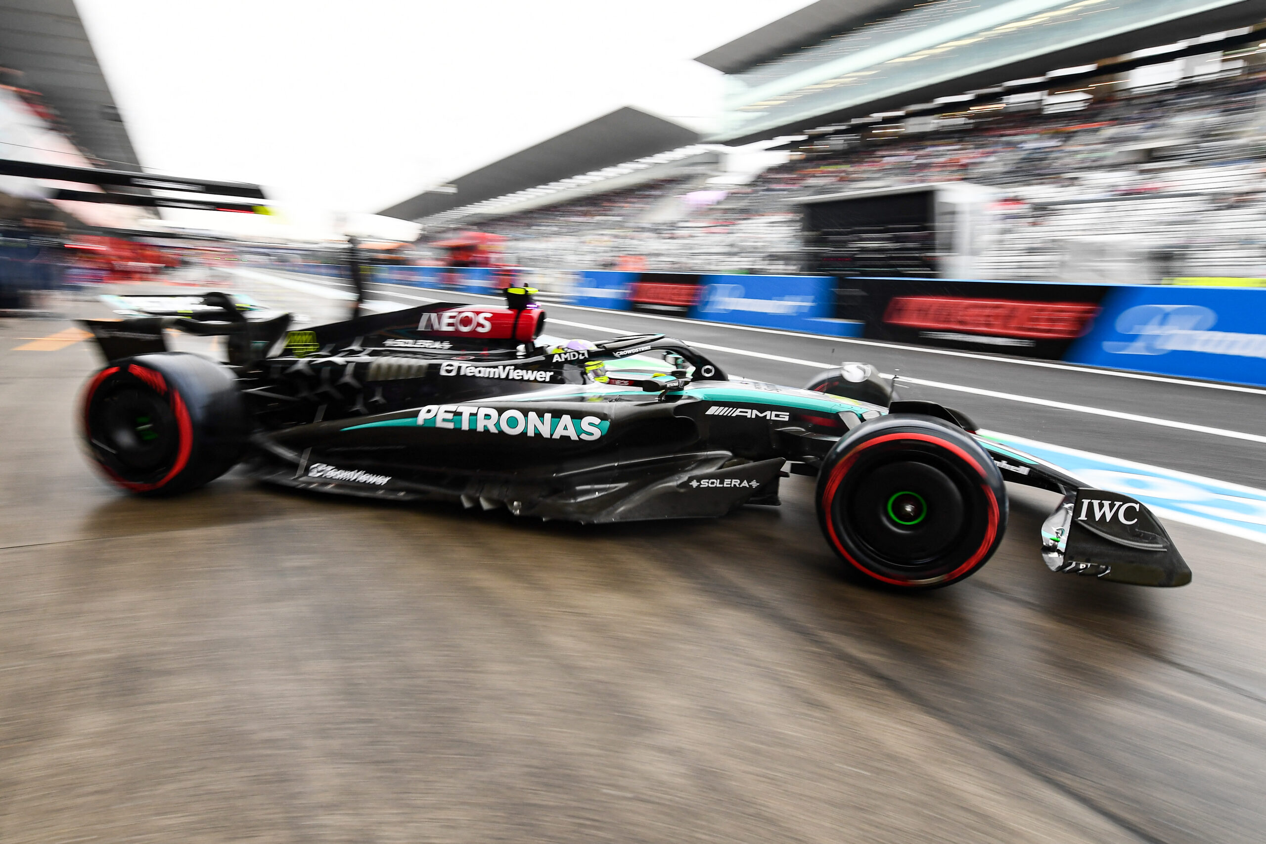 Mercedes mantiene cautela sobre mejora del W15, pero elogia el trabajo constante en Japón