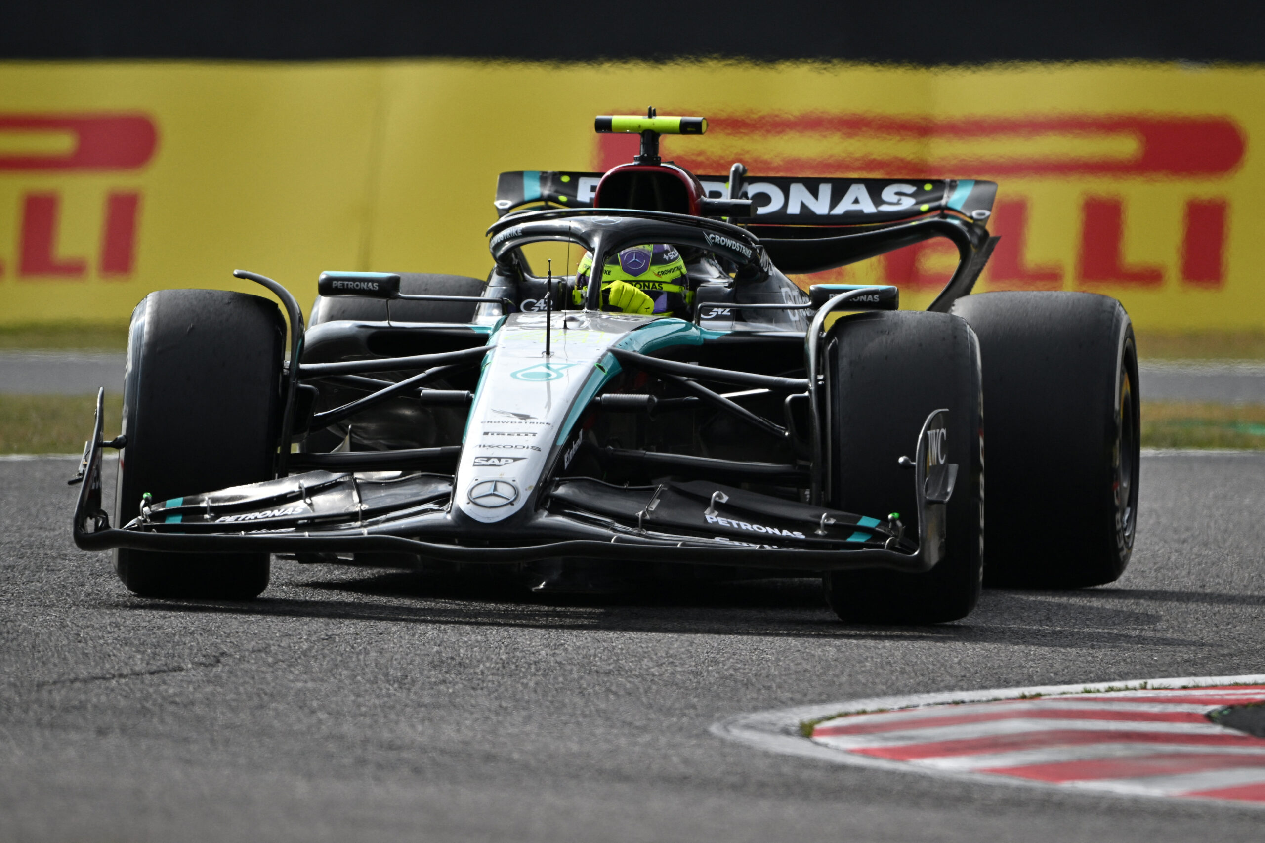 Hamilton critica elección de neumáticos de Mercedes en Suzuka: “Terrible para conducir”