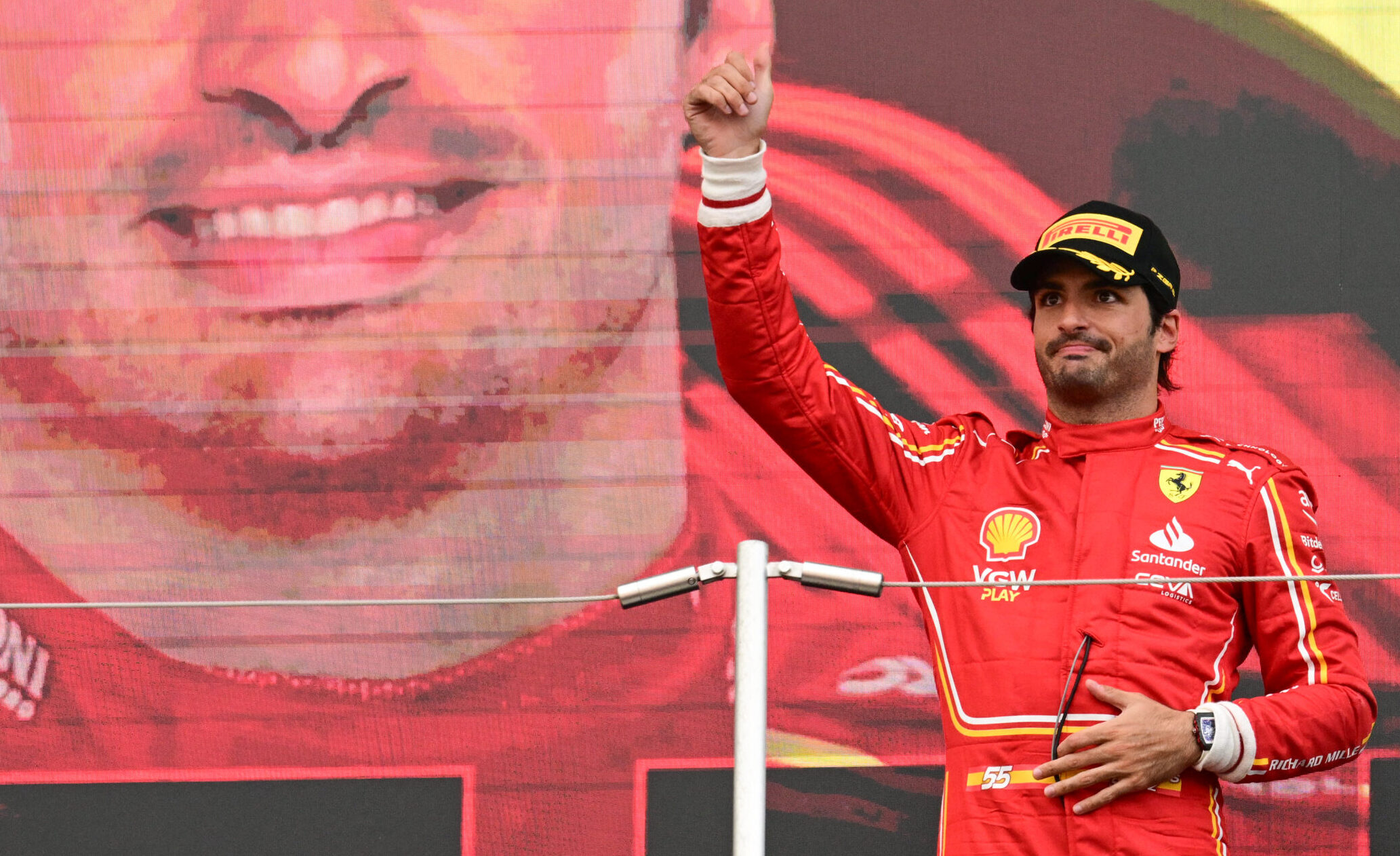Sainz revela que sus médicos lo trataron de “loco” tras apendicitis: “Podría haber muerto”