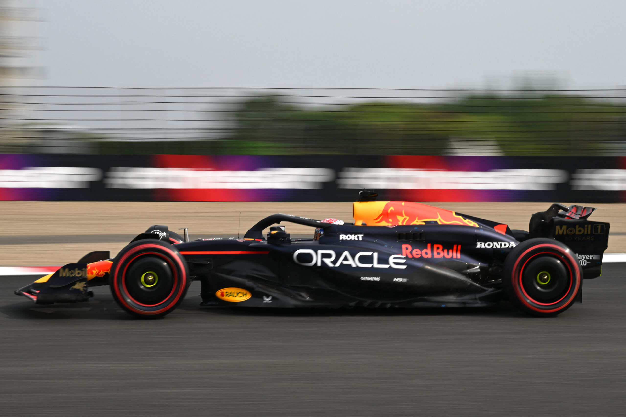 Verstappen logra la pole del GP de China en nuevo 1-2 de Red Bull; Hamilton, 18°