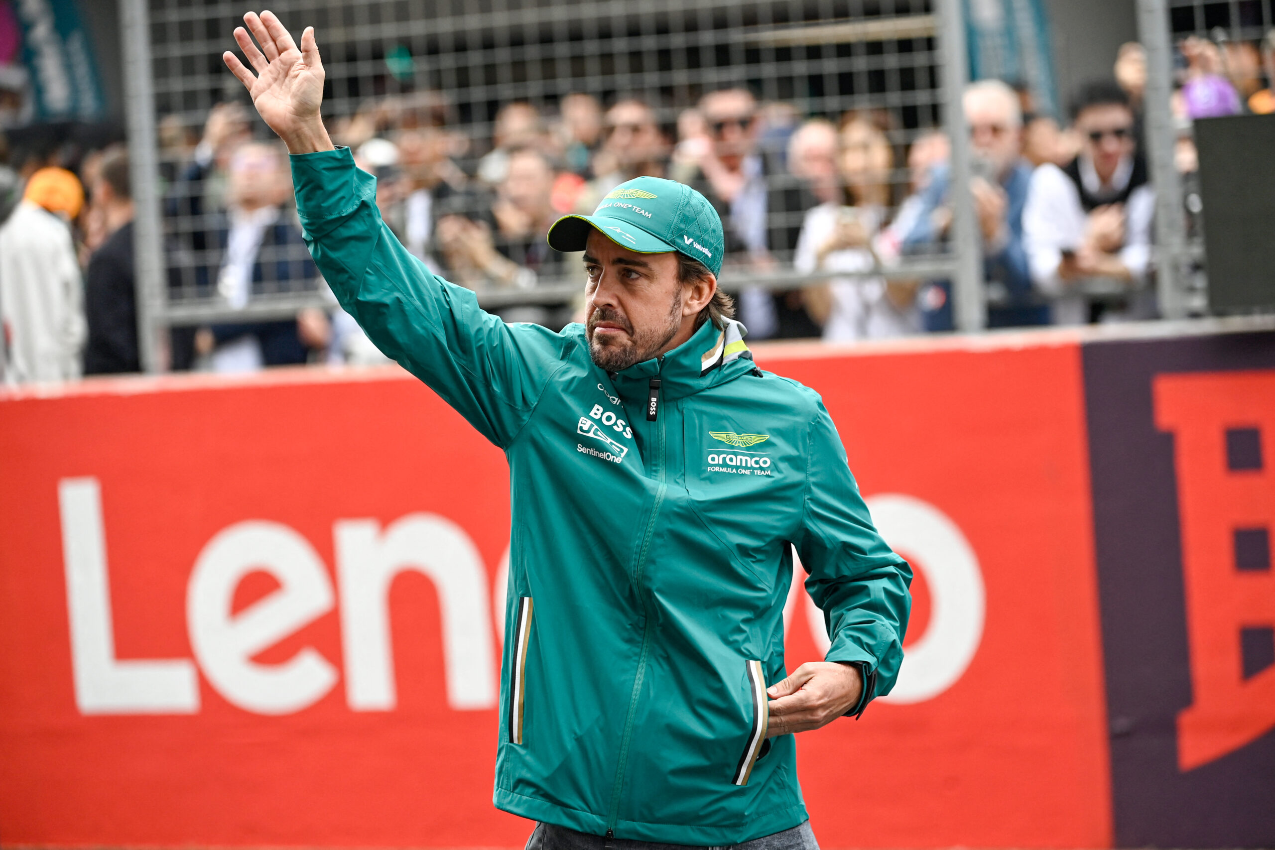 “Es mejor no correr”: Alonso critica el formato sprint y la carencia de juegos de neumáticos