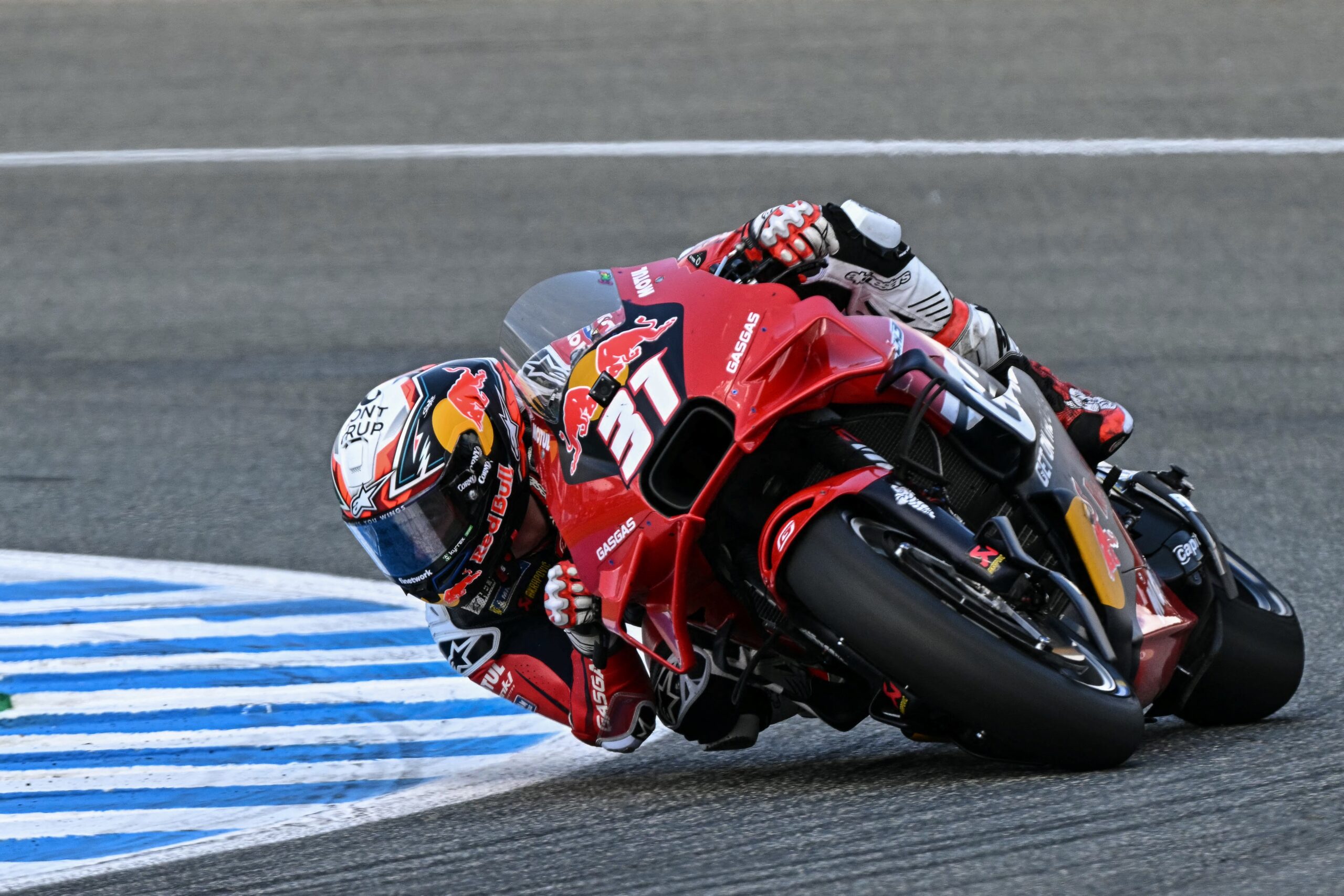 Acosta lamenta las “ilusiones” de KTM en Jerez y dice: “Golpe de realidad para todos”