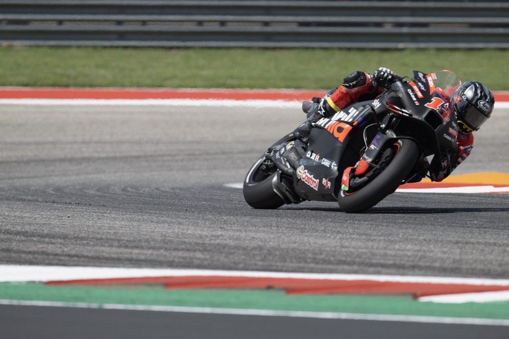 Viñales vence GP das Américas e faz história com Aprilia na MotoGP. Marc Márquez cai