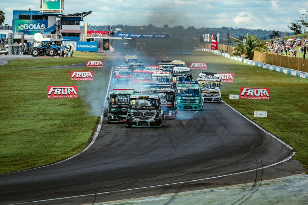 Andrade e Fogaça vencem corrida na rodada dupla da Copa Truck 2024 em Goiânia