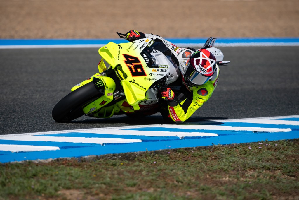 Di Giannantonio supera a Viñales y lidera las pruebas en Jerez; Marc Márquez 5º