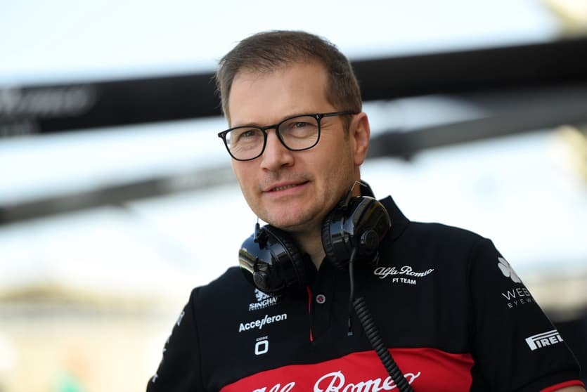 Audi “vigila el mercado” y mantiene a Zhou y Bottas en la lucha por un asiento en 2025