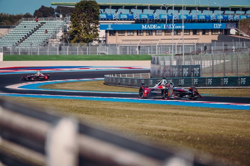 Da Costa es desclasificado y Rowland hereda la victoria en Misano. Fenestraz, 9°