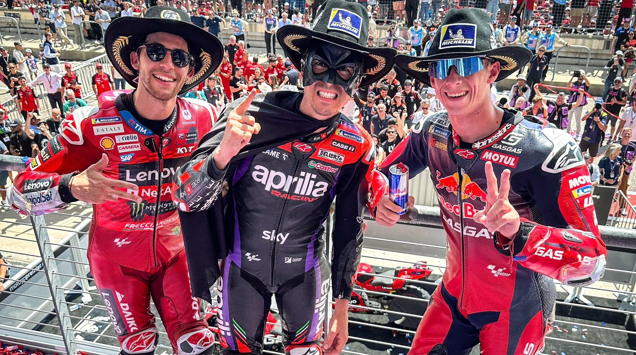Viñales remonta y gana en Austin para hacer historia en MotoGP, Marc Márquez se cae