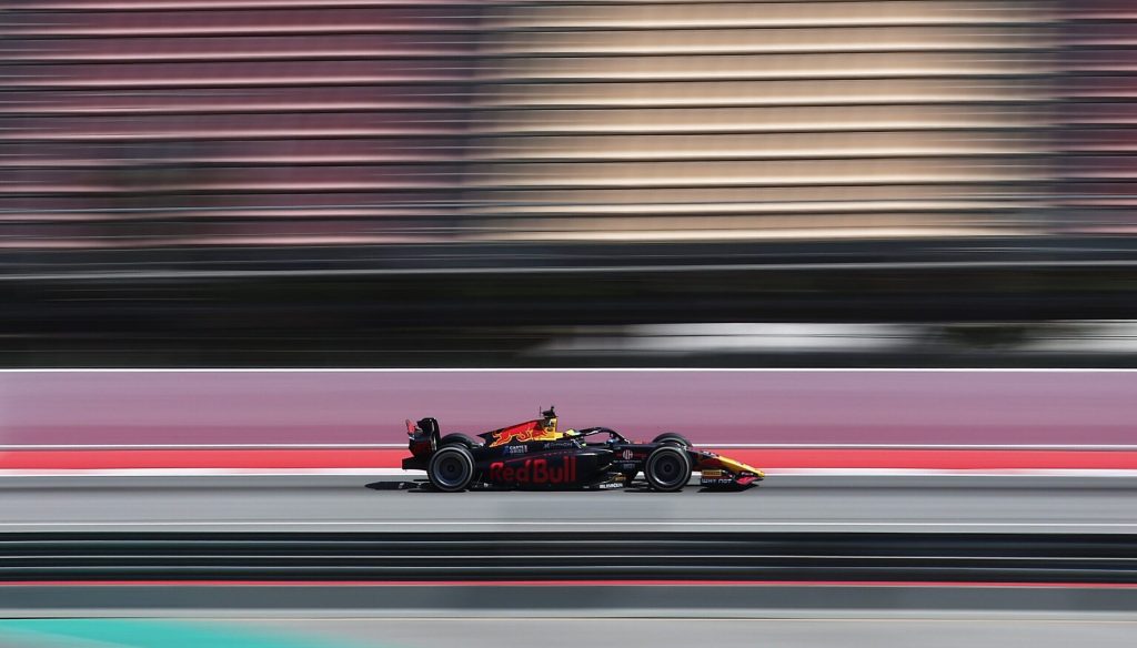 Hadjar lidera 1-2 de Campos en tercer día de tests de F2 en Barcelona; Colapinto, 3°