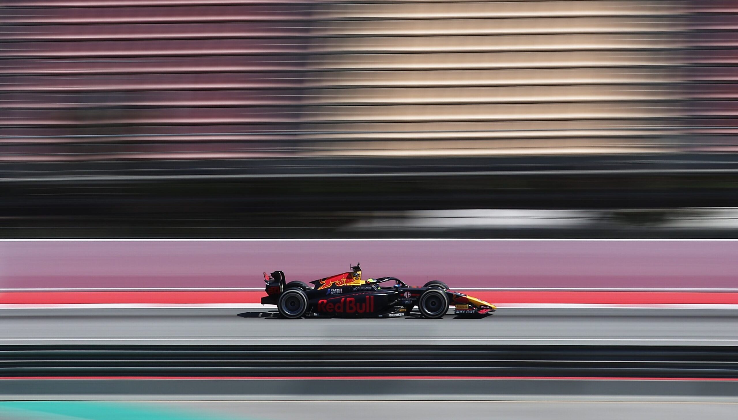 Hadjar lidera 1-2 de Campos en tercer día de tests de F2 en Barcelona; Colapinto, 3°