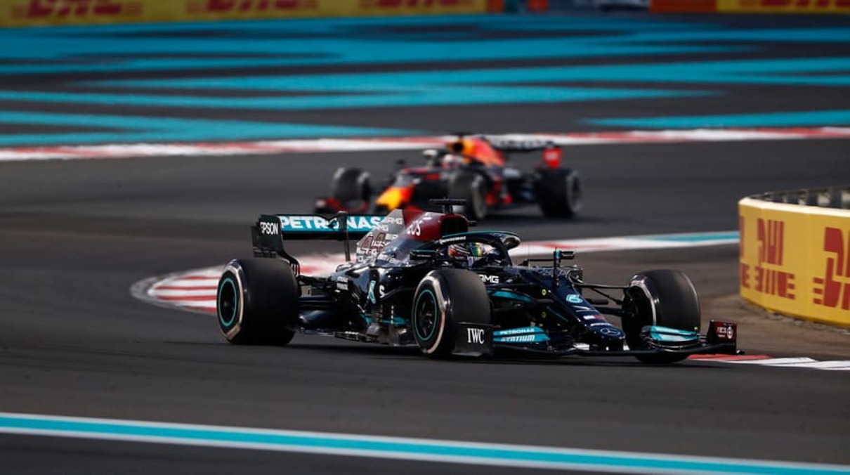 Hamilton dice que le “robaron” en la definición de F1 2021, pero señala: “Estoy en paz”