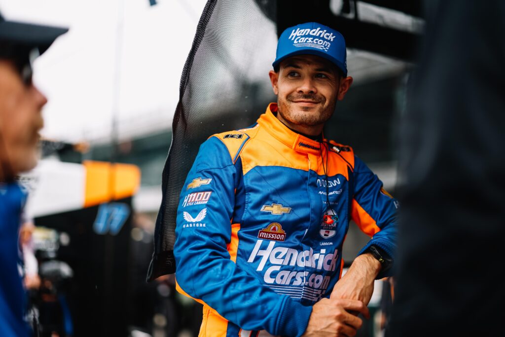 Larson se muestra sorprendido tras el test en Indy: ”No te acostumbras a la potencia”