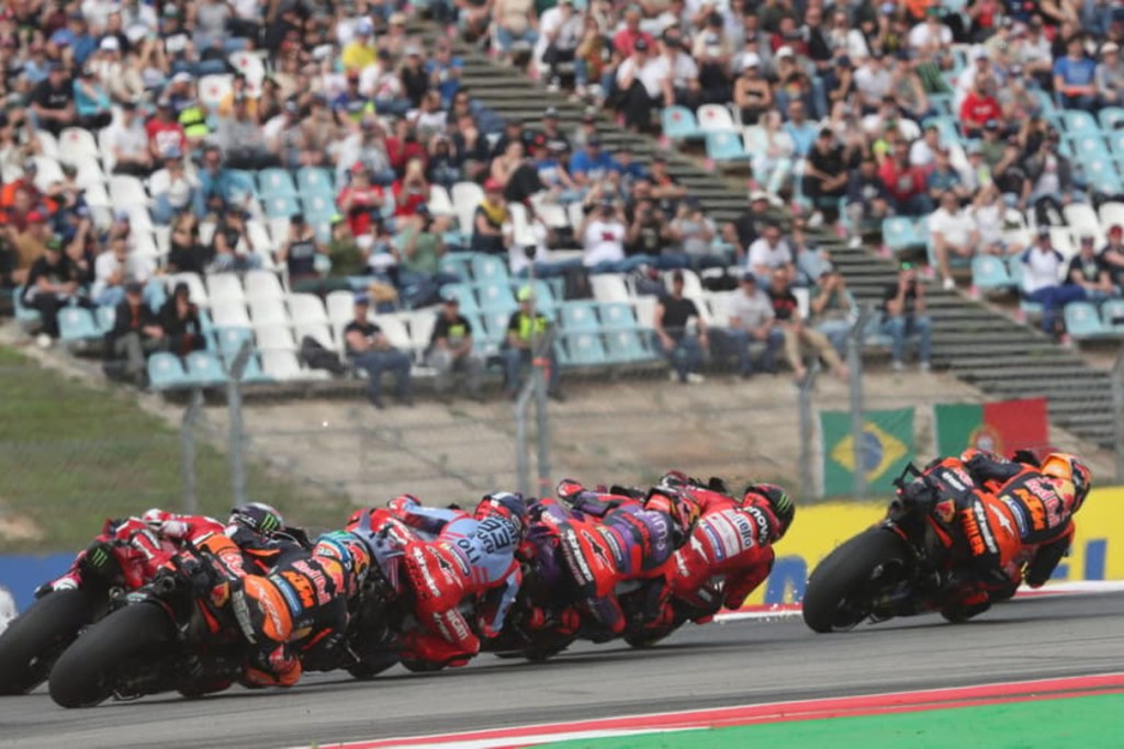 Presidente de FIM dice que permanencia de Ezpeleta fue clave en venta de MotoGP