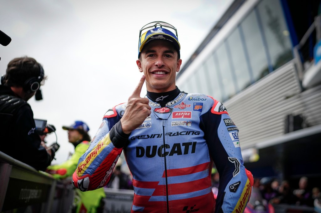 Marc Márquez domina en lluvia y logra primera pole con Ducati en MotoGP en Jerez