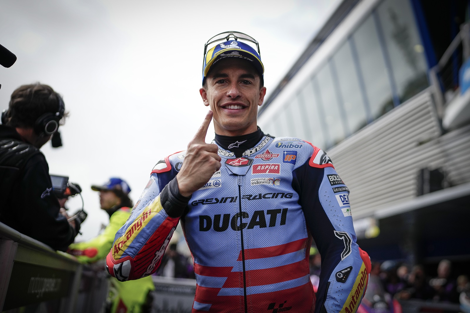 Marc Márquez domina en lluvia y logra primera pole con Ducati en MotoGP en Jerez