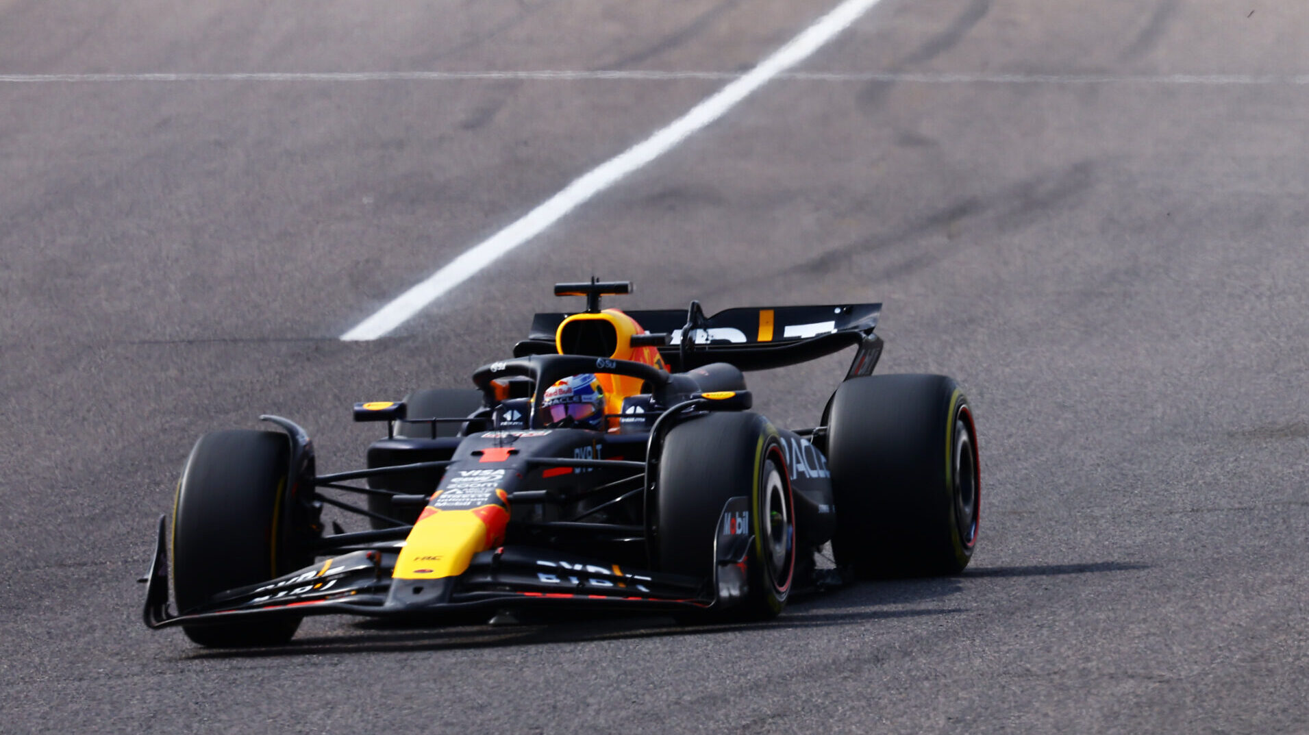 Verstappen lidera nuevo 1-2 de Red Bull y vence duelo táctico de neumáticos en Japón