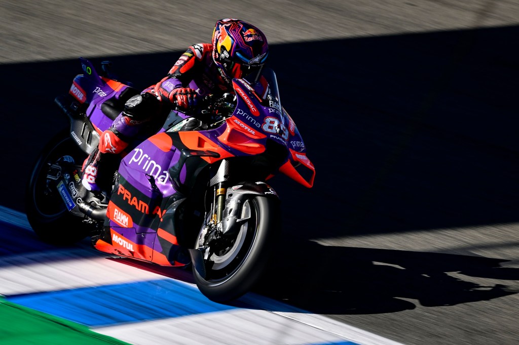 Martín retoma ponta em queda de Marc Márquez e vence sprint maluca na Espanha
