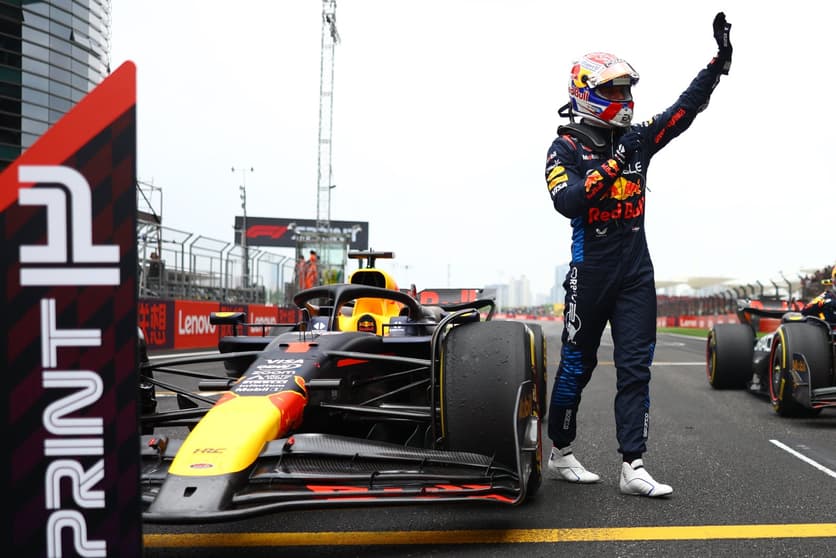 Verstappen celebra “accidentada” victoria en sprint de China, pese a fallos en la batería