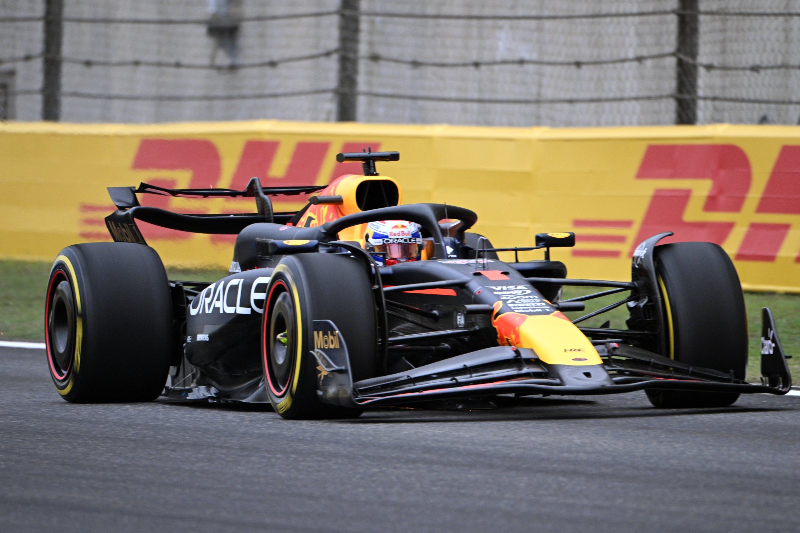 Red Bull elogia a Verstappen y asegura que “no es humano” después de ganar en China