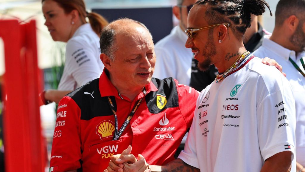 Ferrari elogia experiencia de Hamilton y espera un «impulso» en 2025: «Estamos aislados»