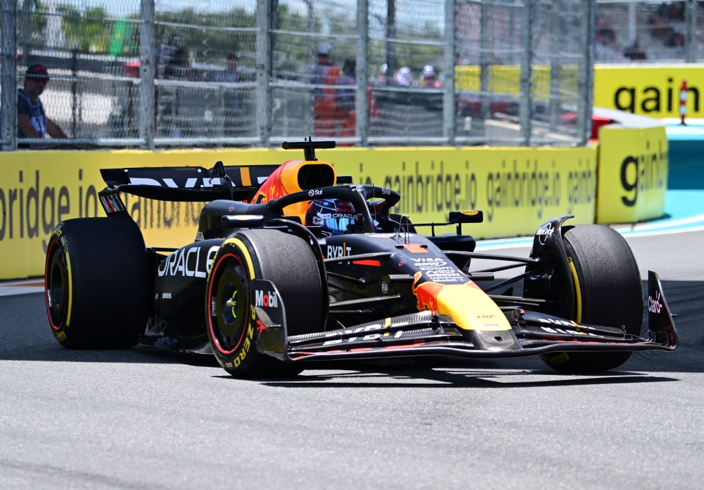 Verstappen se sobrepone a errores y lidera único entrenamiento del GP de Miami