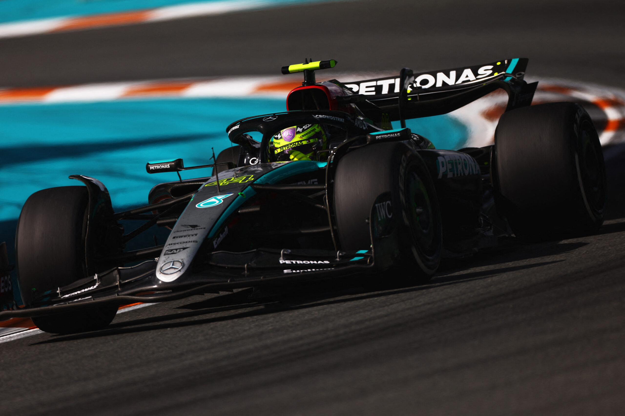 Hamilton destaca actuación de Mercedes en Miami: ”La mejor carrera del año”