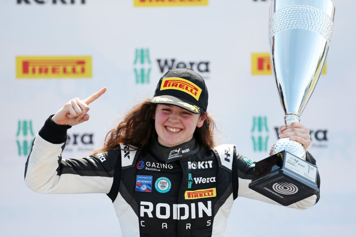 Pulling faz história em Brands Hatch e se torna 1ª mulher a vencer na F4 Britânica