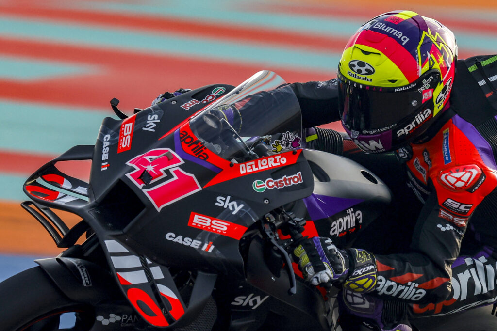 Espargaró lidera los entrenamientos de MotoGP en Barcelona; Marc Márquez, a la Q1