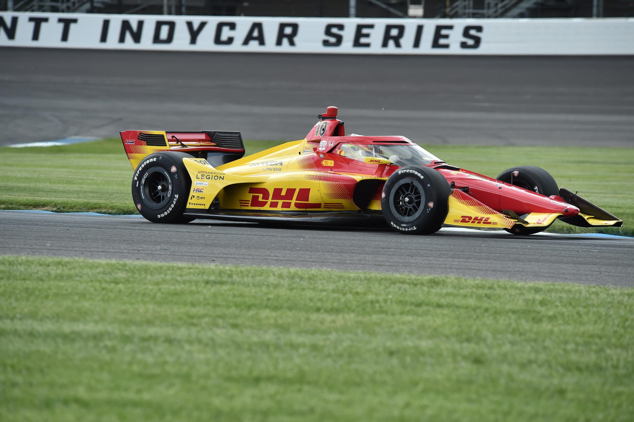 Palou resiste al acecho y se lleva la victoria en el IndyGP; O’Ward 13, Canapino 21