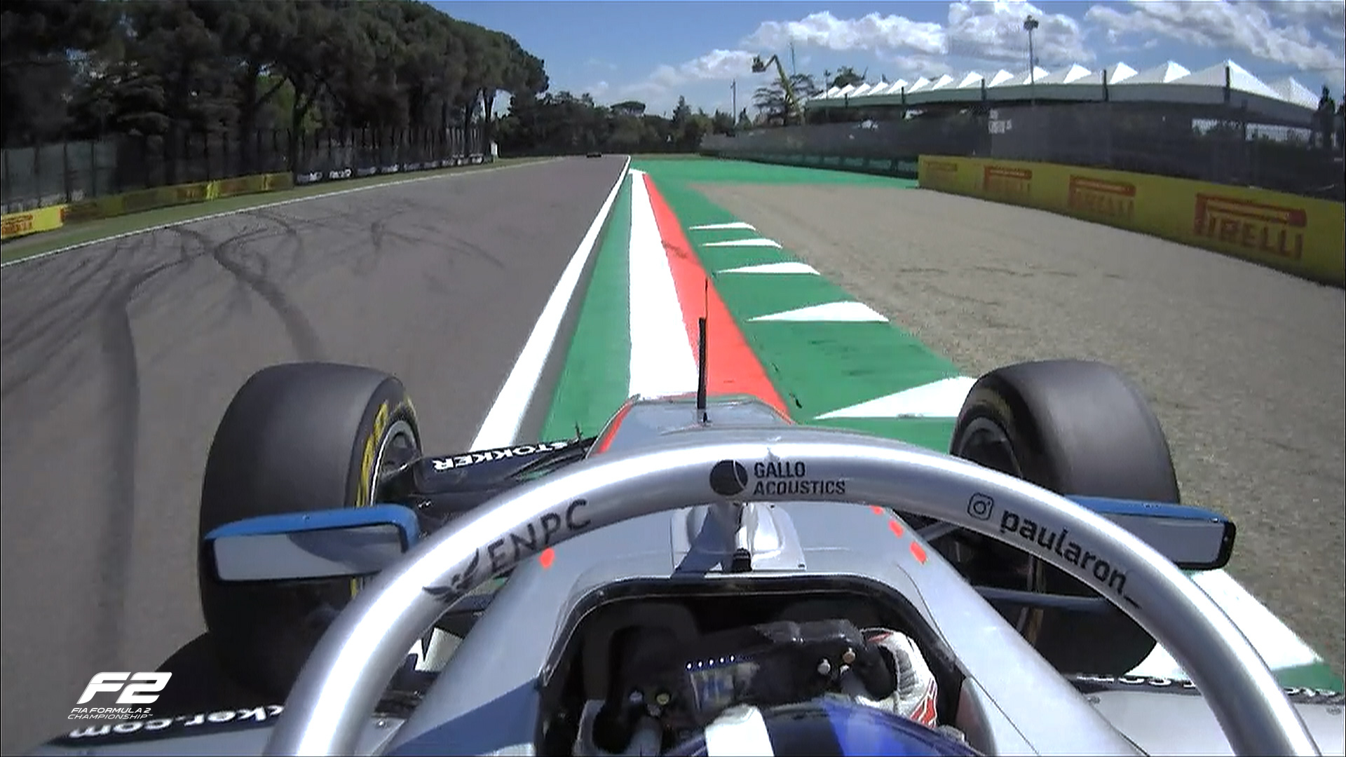 Aron marca el ritmo en FP1 de F2 en Ímola antes de accidente de Bearman; Colapinto, 9°