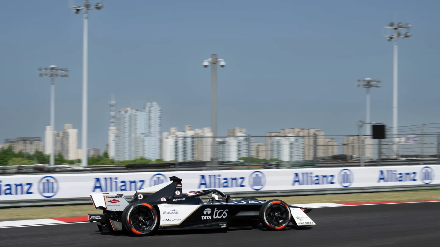 Evans lidera bizarro comienzo de la Fórmula E en Shanghai; Fenestraz finaliza 21°