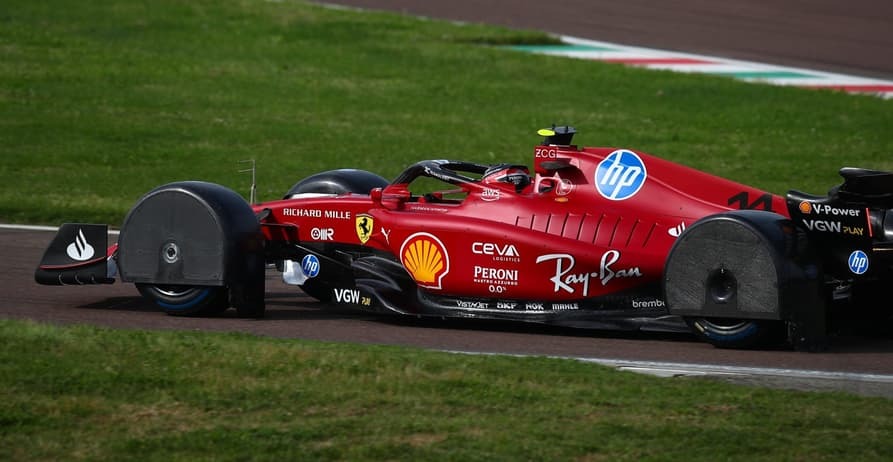 Ferrari colabora con FIA y realiza pruebas con cobertor de neumáticos de lluvia en Fiorano
