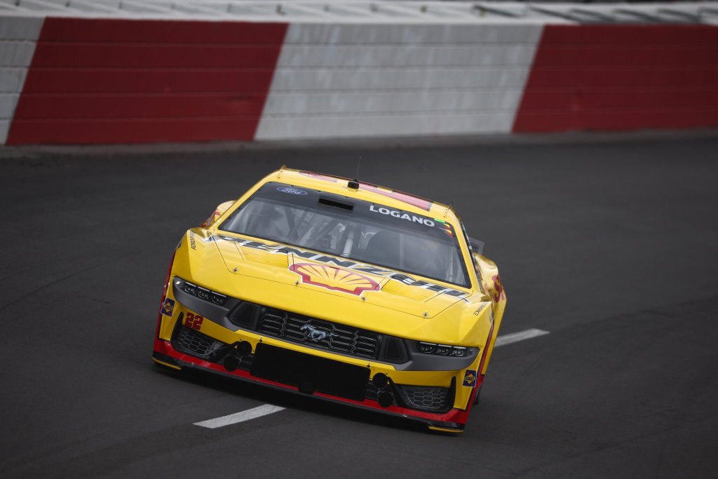 Logano domina de principio a fin y gana la NASCAR All-Star Race en North Wilkesboro