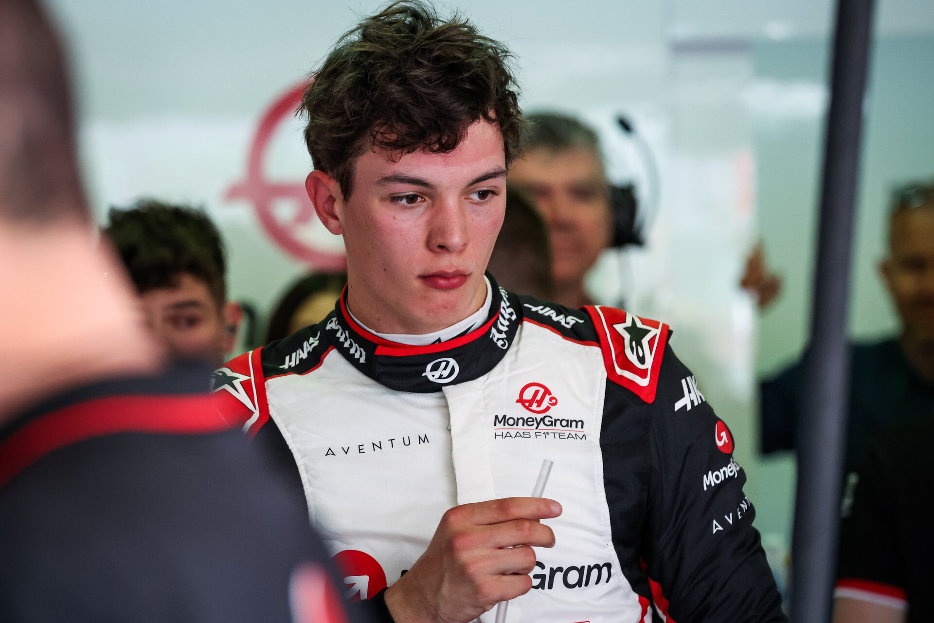 Bearman admite interés en Indy y Fórmula E, pero avisa: “Estoy listo para la F1”