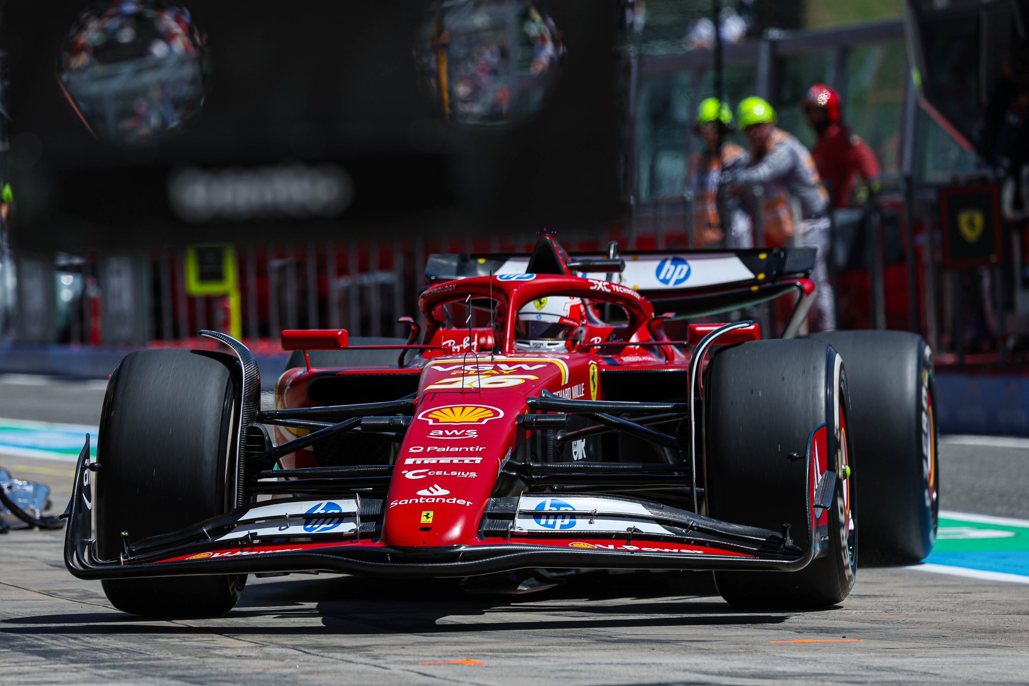 Leclerc arranca al frente y lidera FP1 del GP de Emilia Romaña; Verstappen, 5°