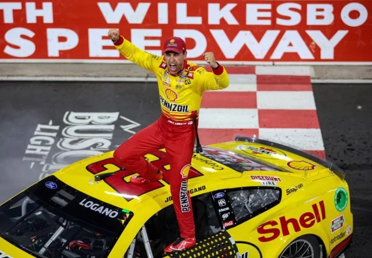 Próximo das 600 largadas, Logano afasta aposentadoria: “Só quando deixar de vencer”