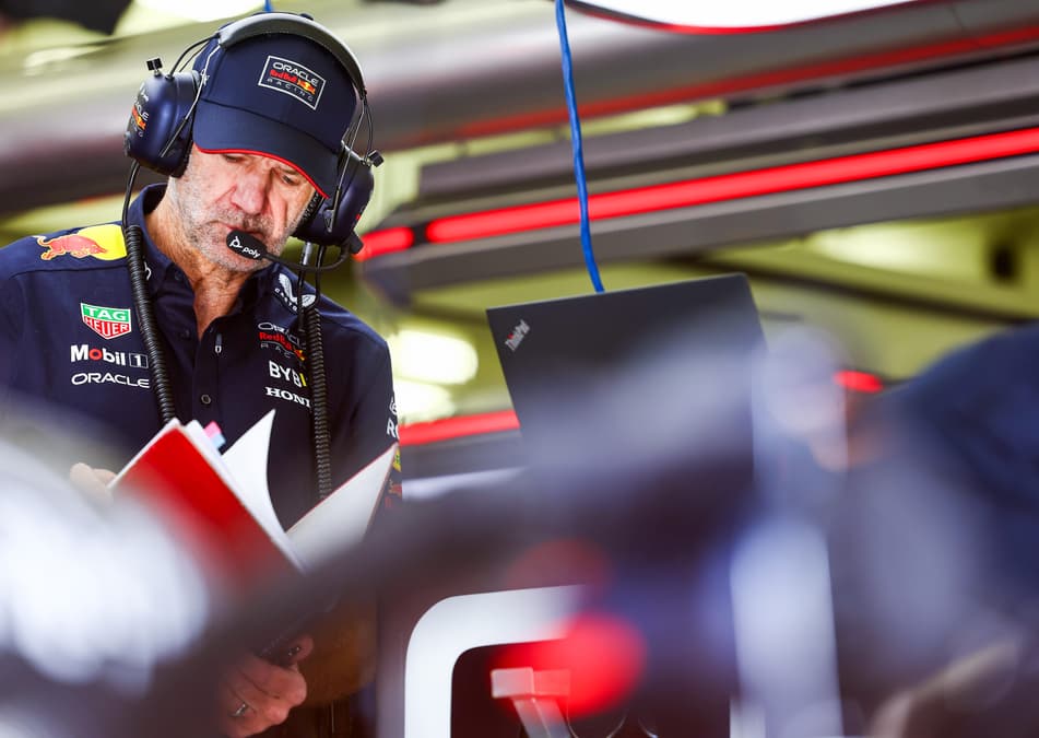 Mercedes inicia negociaciones con Newey, pero ve avanzado el acuerdo con Ferrari
