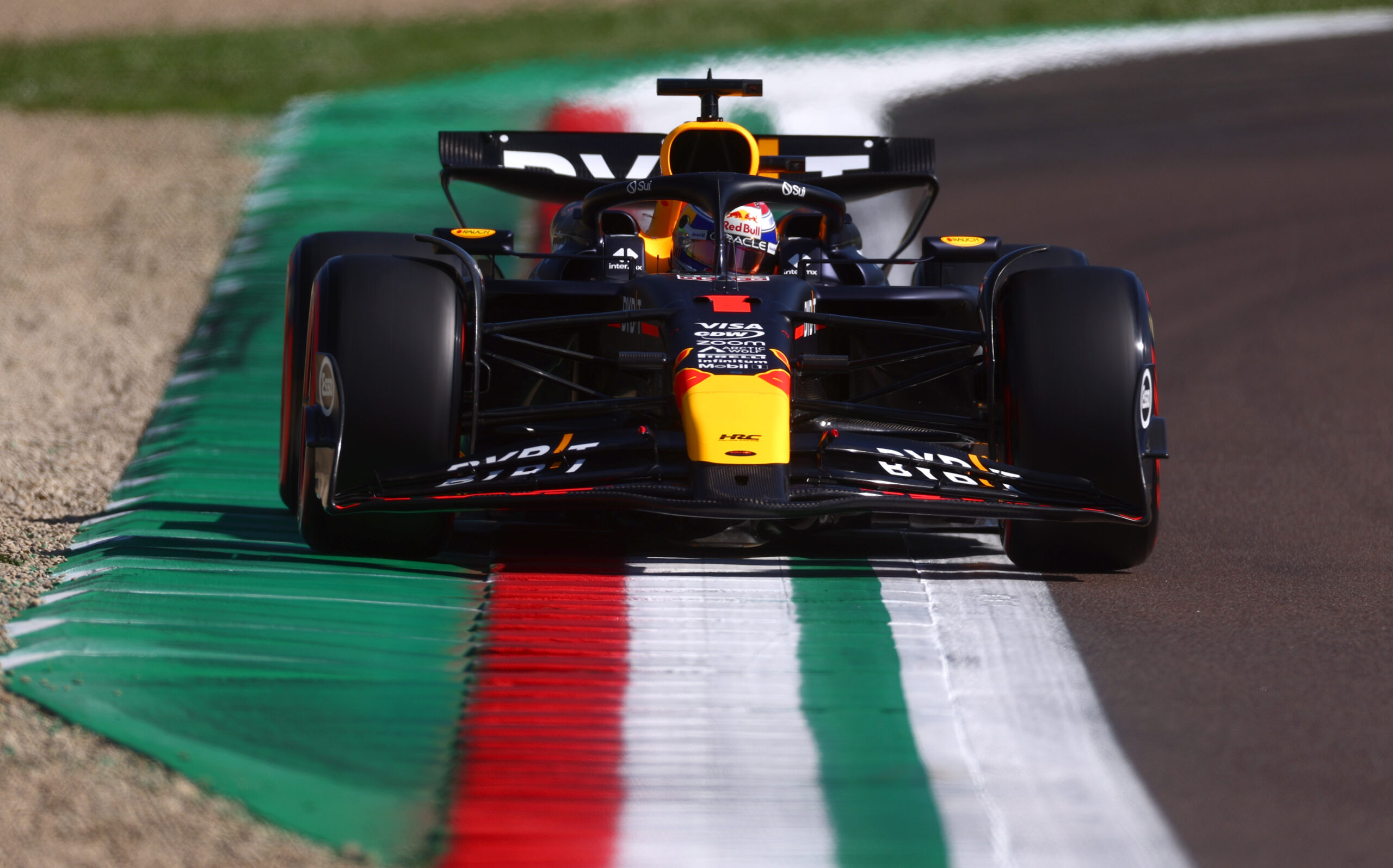 Verstappen se recupera y marca la pole position del GP de Emilia Romaña; Alonso, 19°